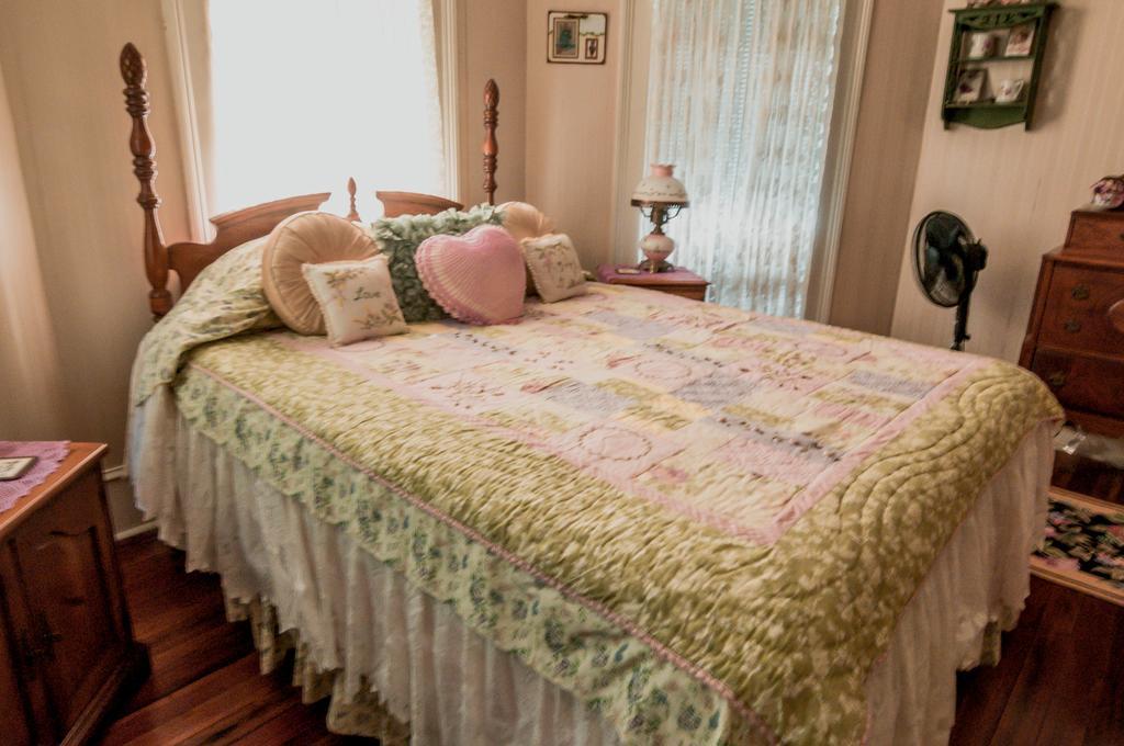 Bed and Breakfast Holly House Of Hamilton Exterior foto
